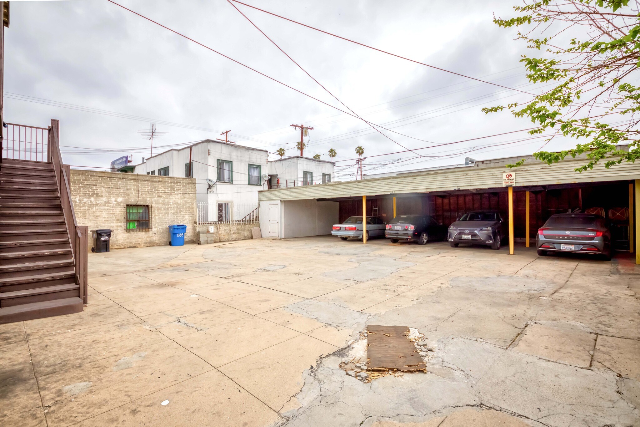 Building Photo - 1308 S Van Ness Ave