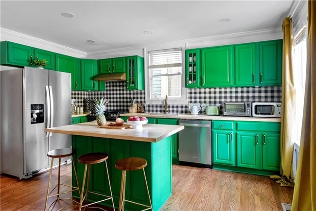 Building Photo - 720 Mollie St SE