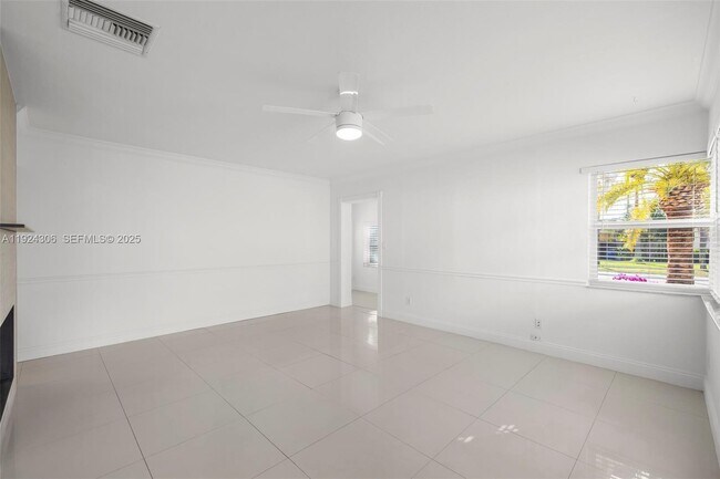 Building Photo - 1627 Moffett St