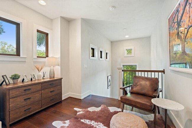 Building Photo - 1002 Meriden Ln