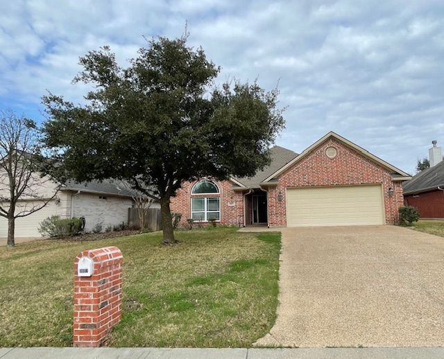 Primary Photo - 3907 Latinne Ln