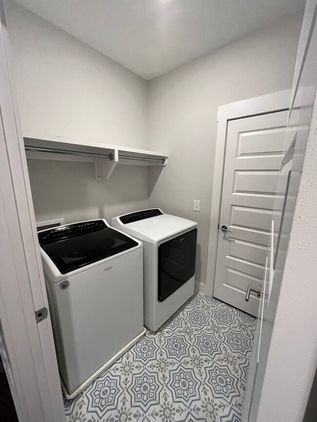 Building Photo - 413 35th Ave N