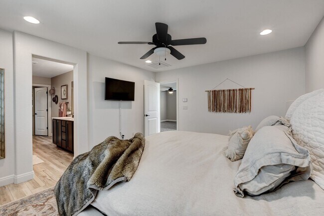 Building Photo - Providence Las Vegas 3 Bed and 3 Bath Home with Gated Community, Modern Upgrades & Resort-Style A...