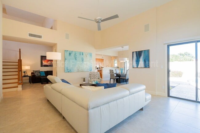 Building Photo - 10640 E Vogel Ave