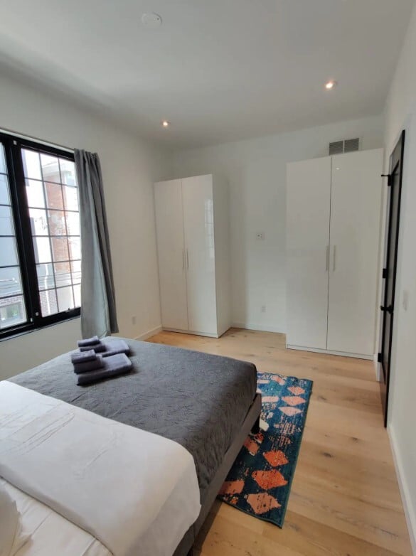 Building Photo - 1417 N Hope St