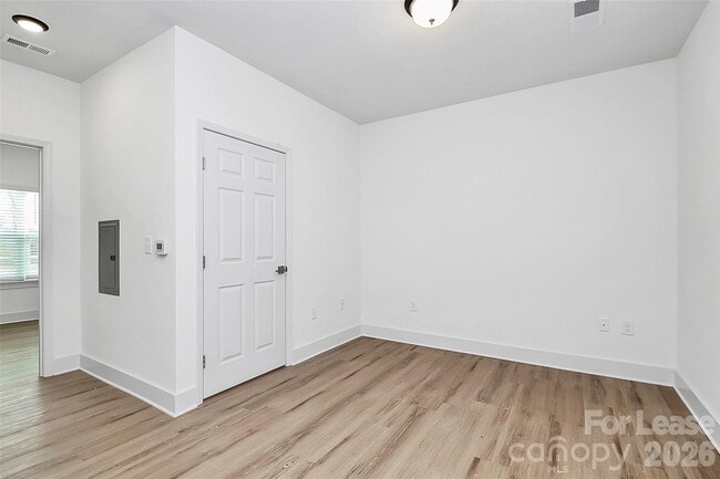 Building Photo - 3515 Markland Dr