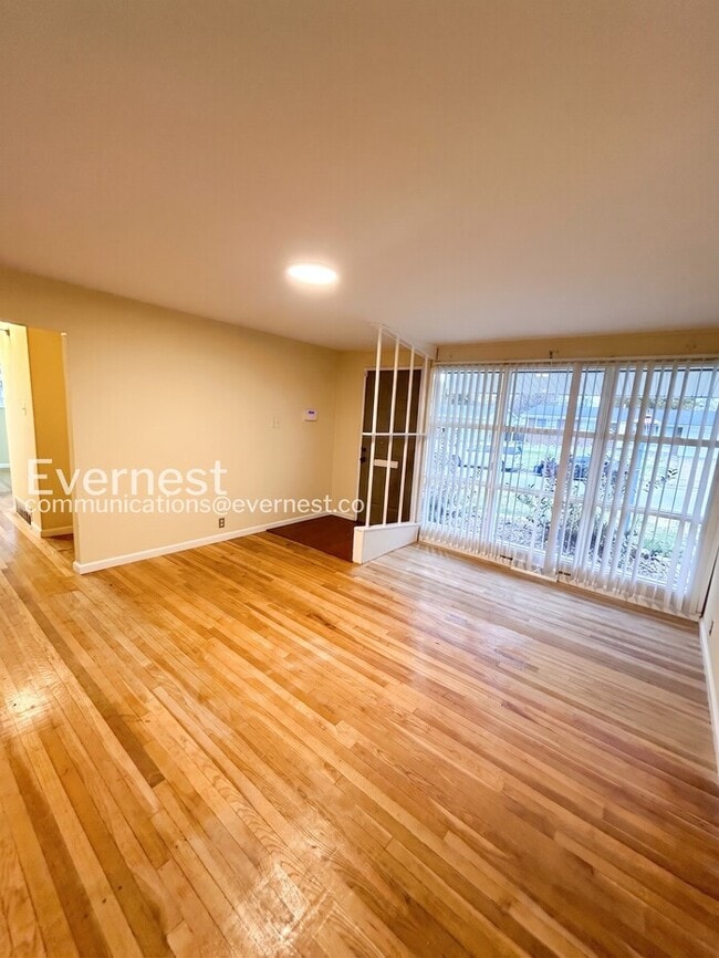 Building Photo - 10322 Monarch Dr