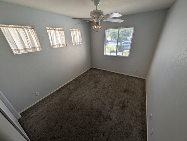 Building Photo - 1821 Running Fawn Ct