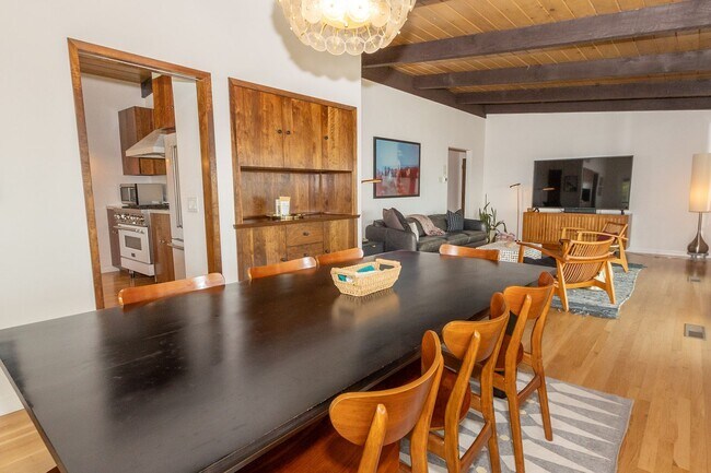Building Photo - Spectacular Furnished 4 Bedroom/ 3 Bath Mid-Century Modern Retreat in Encinitas