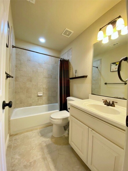 Building Photo - 1150 Amy Dr