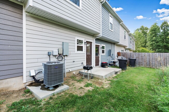 Building Photo - 8104 Logan Dr