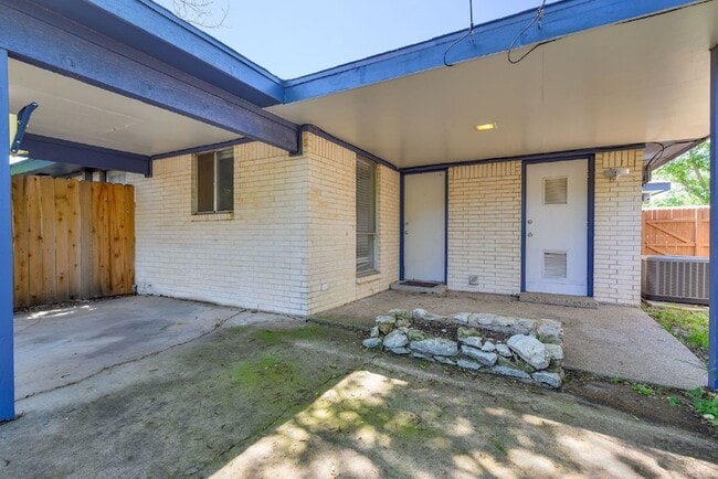 Building Photo - 4913 Westlake Dr