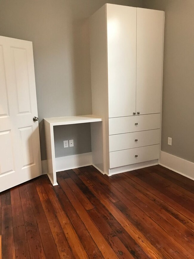 Building Photo - 917- 919 N Prieur