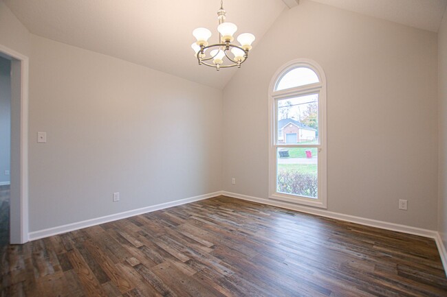 Building Photo - Pet Friendly Three Bedroom!