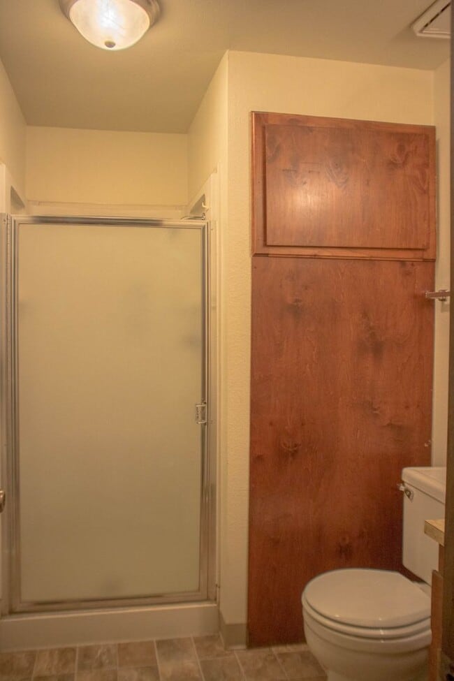 Building Photo - Riverside 408-410