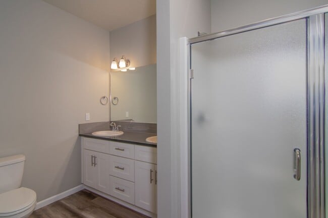 Building Photo - 2 Bed 2 Bath Single level home in Gated pr...