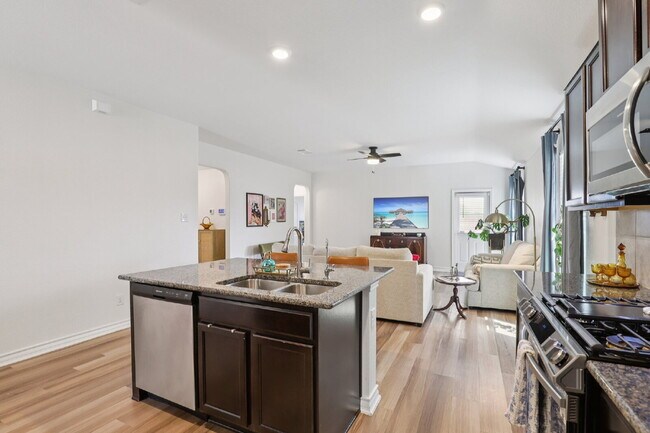 Building Photo - "Charming 3-Bedroom Haven with Granite Elegance in San Antonio!"