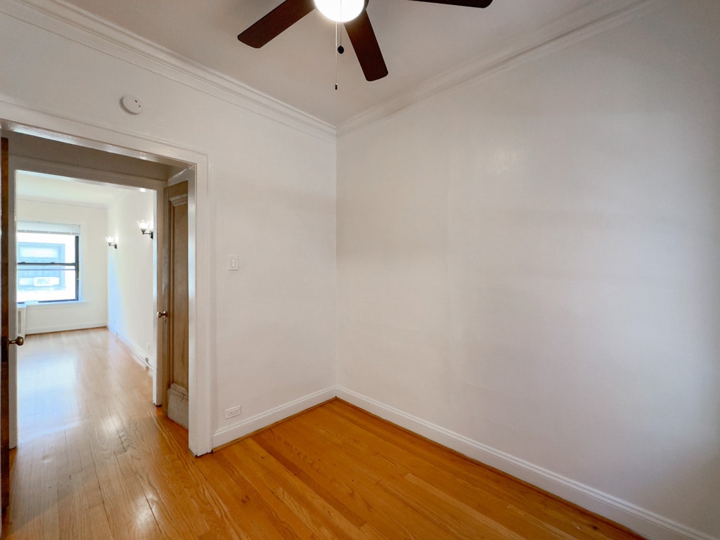 Building Photo - 522 W Surf St