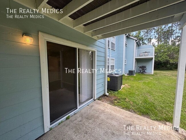 Building Photo - 2036 Royal Bay Blvd