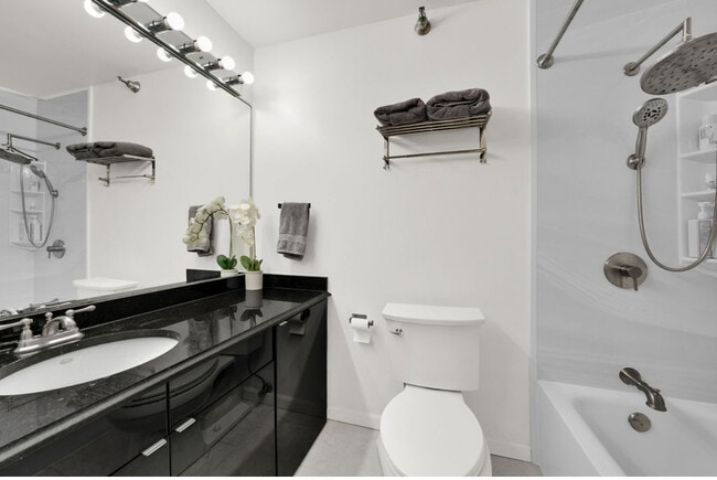 Building Photo - 401 E Ontario St