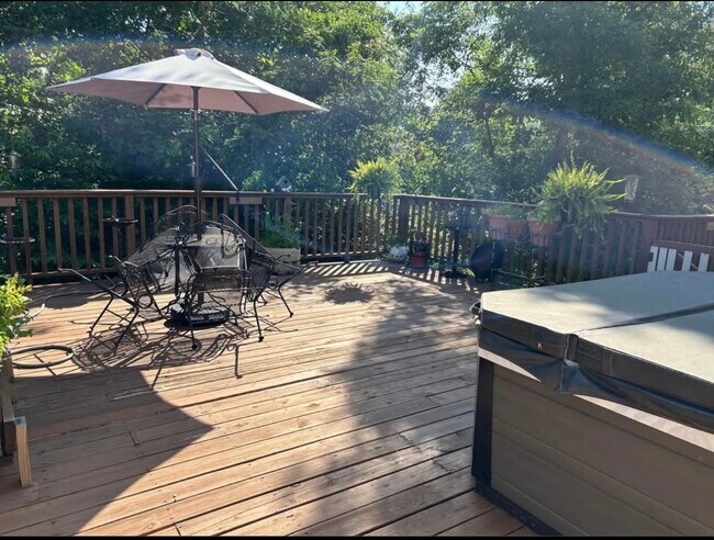 Building Photo - 7 Ulverston Dr