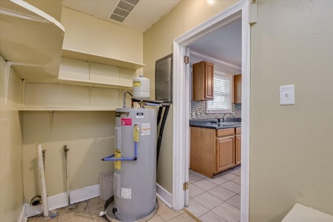 Building Photo - 2406 Sparks Rd