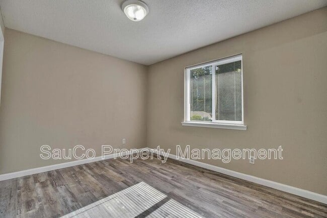 Building Photo - 2423 NW 3rd Ave