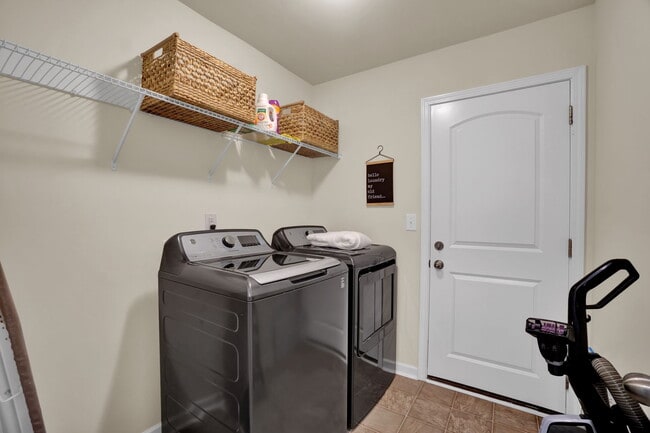 Building Photo - 565 Stockton Way