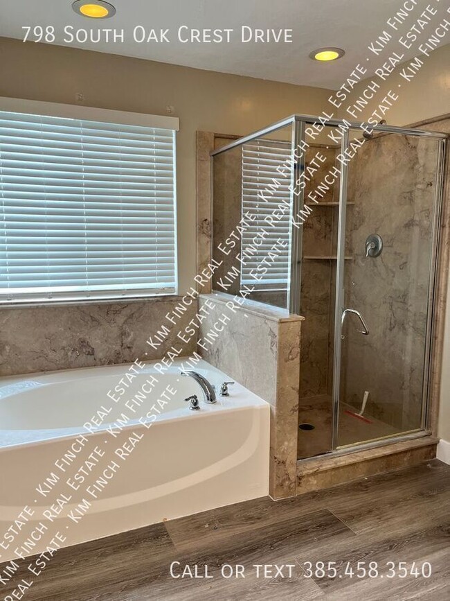 Building Photo - 798 S Oak Crest Dr