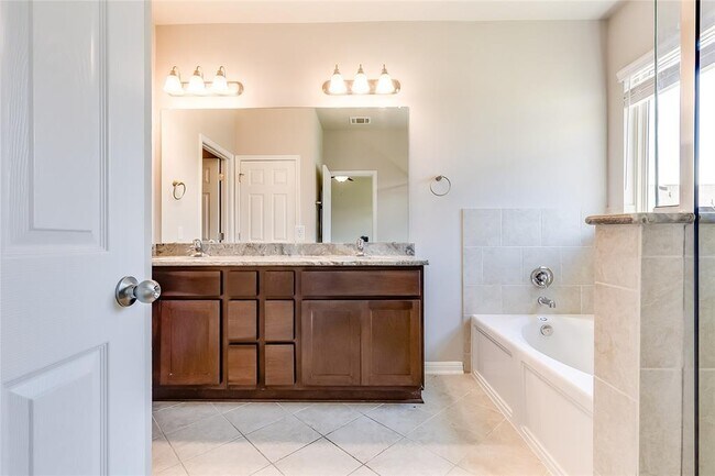 Building Photo - 821 Falkland Trace