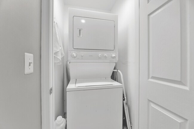 Building Photo - 307 S Chapel St