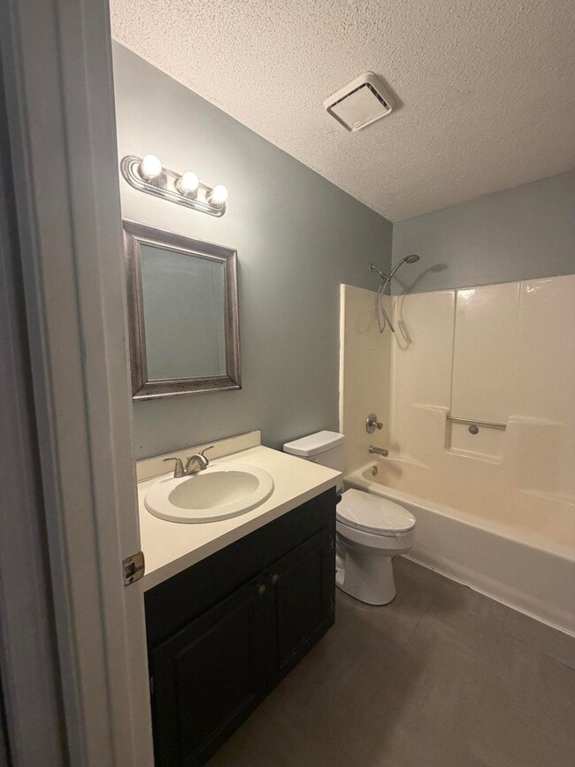 Building Photo - 720 Marigold St