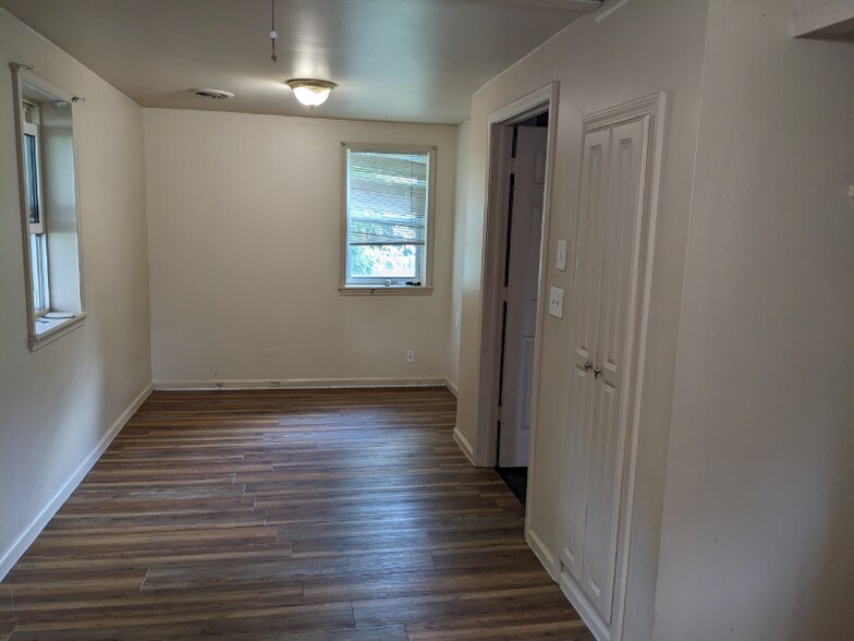Building Photo - 9703 Wilkie St