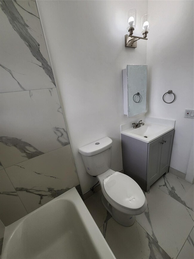 Building Photo - 2466 Lincoln St