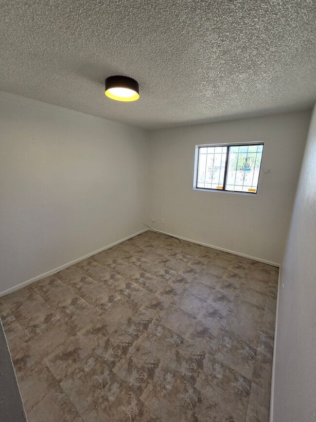 Building Photo - Alvarado