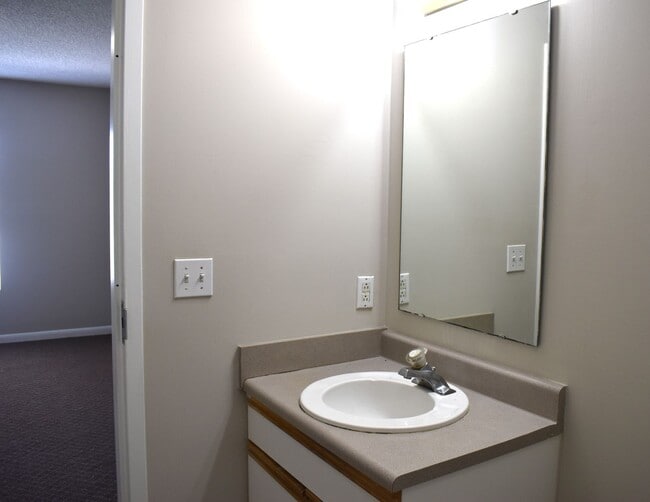 Building Photo - FIRST FULL MONTH FREE IF YOU SIGN A 13 OR 14 MONTH LEASE!