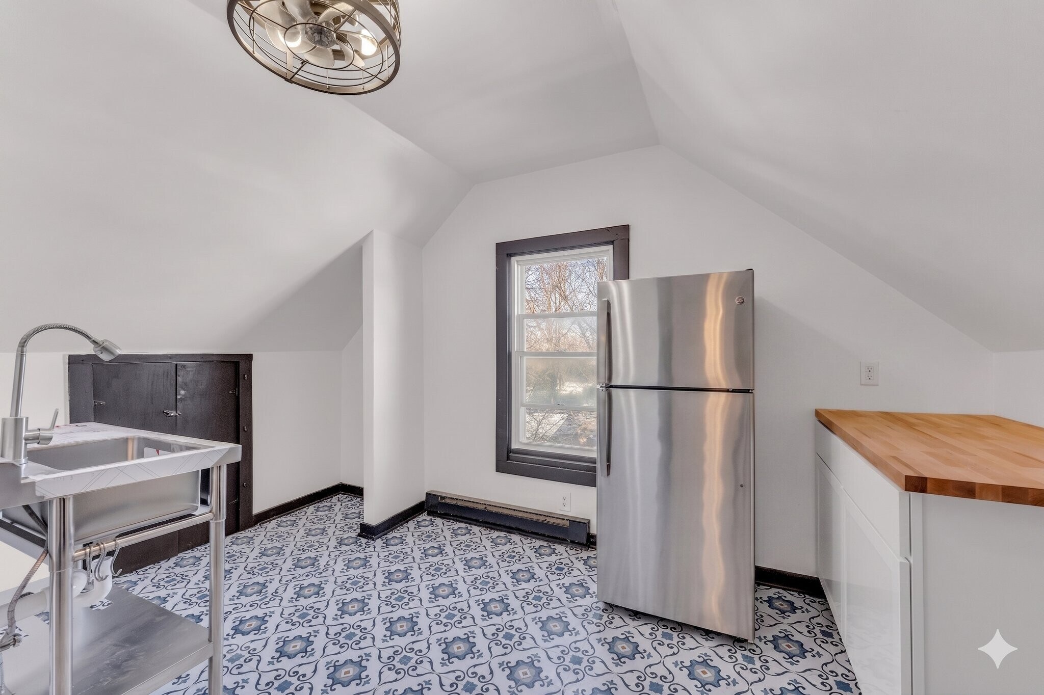 Building Photo - 246 E 156th St