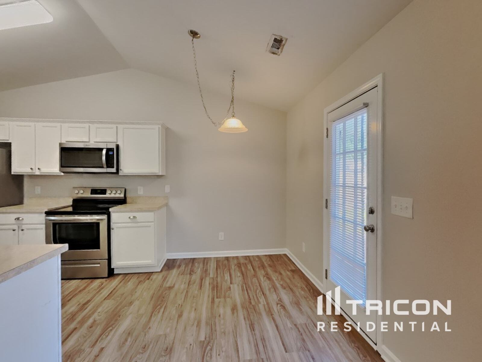 Building Photo - 7311 Village Acre Dr