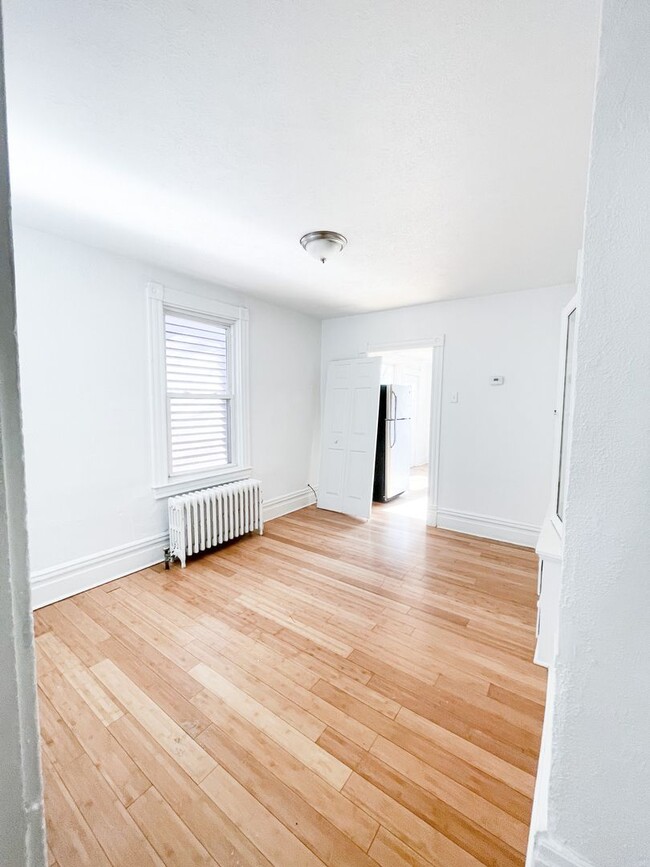 Building Photo - 406 Kingsboro St