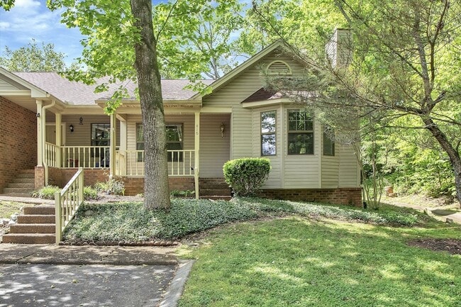 Primary Photo - 816 Beazer Ln