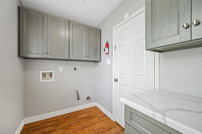 Building Photo - 209 McVoy Dr