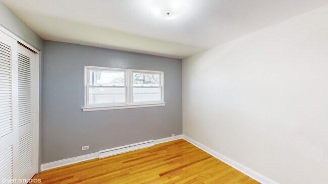 Building Photo - 4030 W North Shore Ave