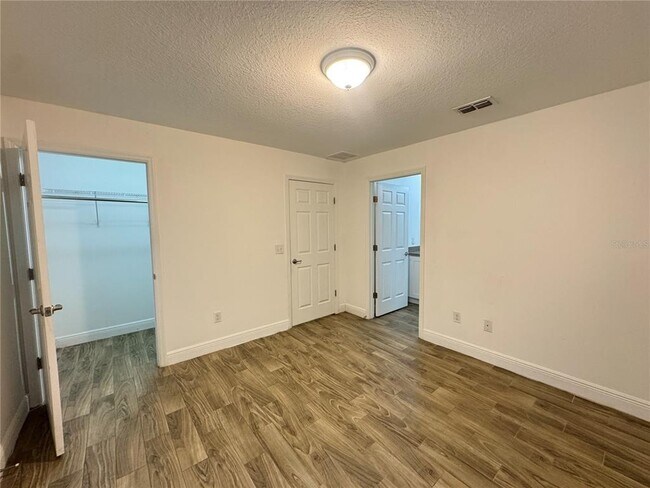 Building Photo - 708 Bon Air St