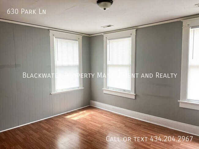 Building Photo - 630 Park Ln