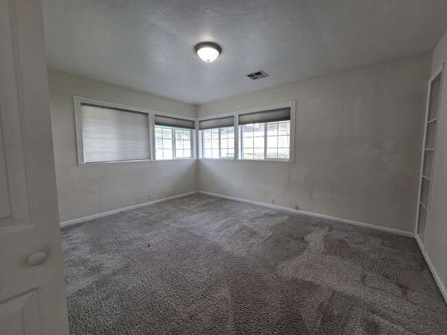 Building Photo - 1811 NW Kline St