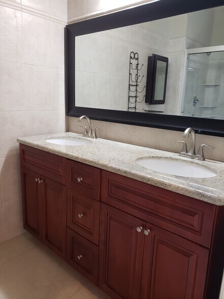 Master bathroom - 9441 Boca Gardens Cir S