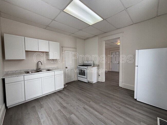 Building Photo - 1039 S Washington St