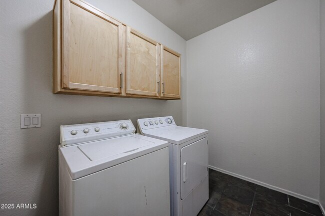 Building Photo - 2568 E Santa Rosa Dr