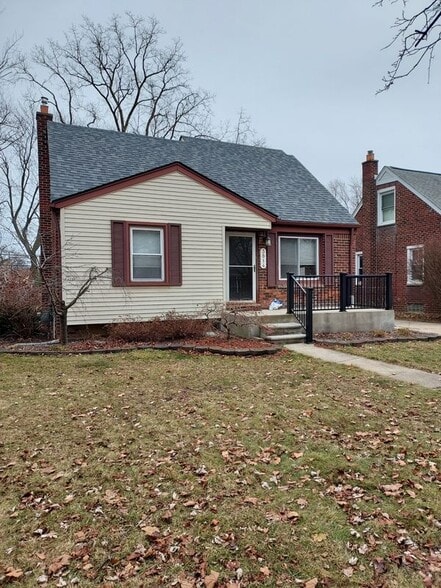 Building Photo - 3014 N Vermont Ave