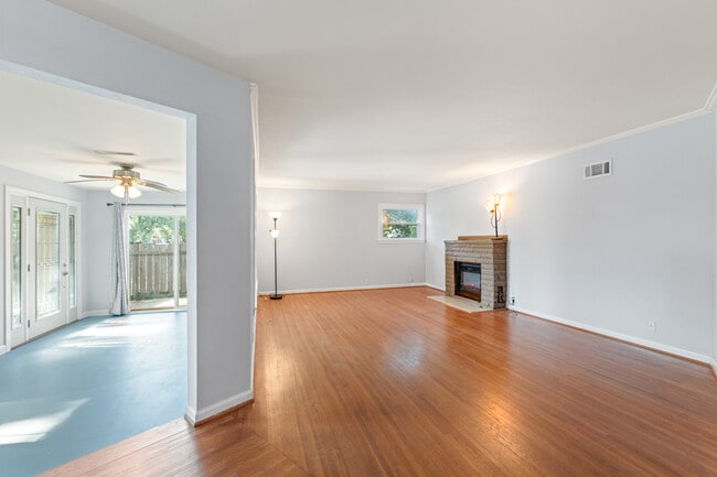 Building Photo - 22 E Hawthorne St